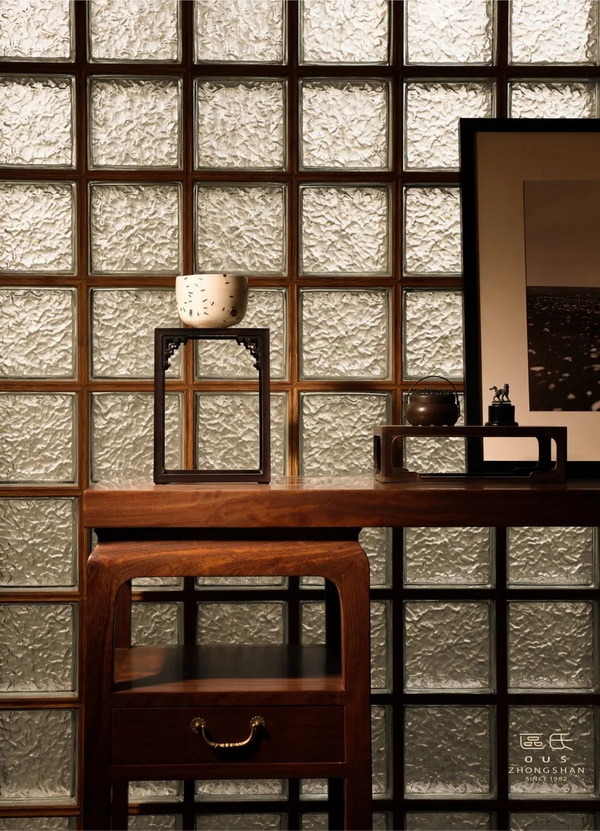 區(qū)氏｜案上幾