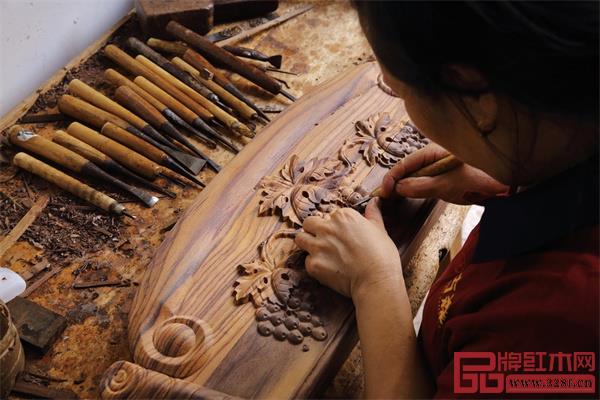 這些其他家具都沒有的獨(dú)特6大元素,就是紅木家具精髓! 這些其他家具都沒有的獨(dú)特6大元素,就是紅木家具精髓!