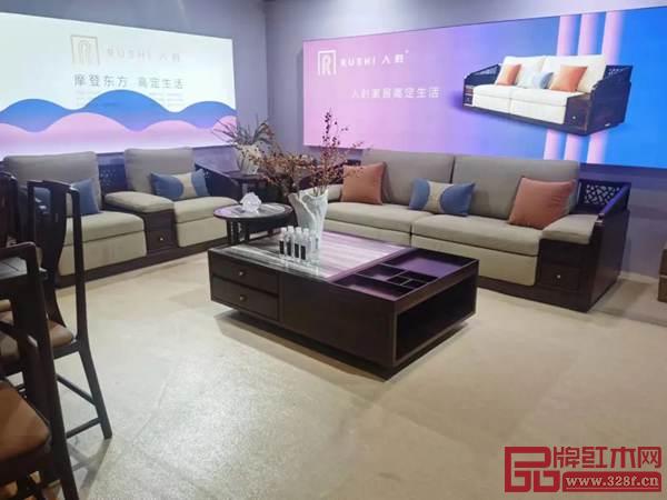 展會(huì)現(xiàn)場(chǎng),入時(shí)家居產(chǎn)品深受消費(fèi)者喜愛.jpg 展會(huì)現(xiàn)場(chǎng),入時(shí)家居產(chǎn)品深受消費(fèi)者喜愛.jpg