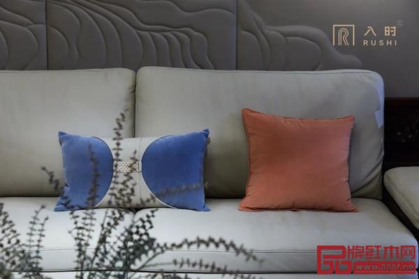 入時(shí)家居客廳以經(jīng)典亮白色為基調(diào),素雅中透露著明媚之味.jpg 入時(shí)家居客廳以經(jīng)典亮白色為基調(diào),素雅中透露著明媚之味.jpg