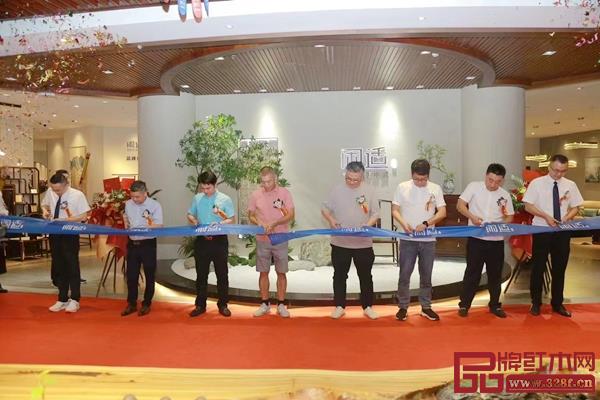 開業(yè)活動剪彩儀式現(xiàn)場 開業(yè)活動剪彩儀式現(xiàn)場