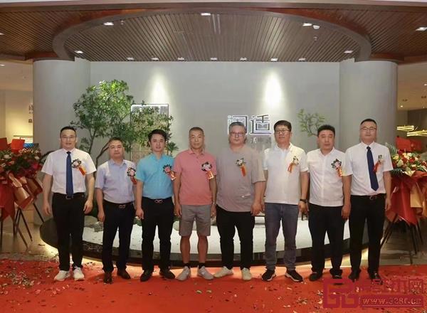 剪彩嘉賓合影 剪彩嘉賓合影