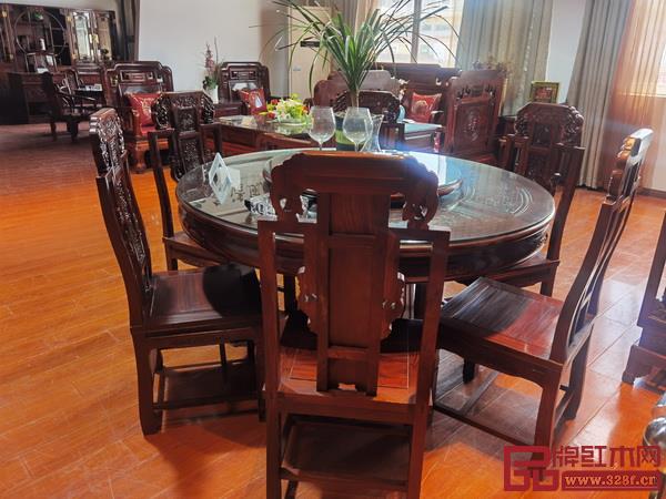 小葉紅檀1.38米圓桌九件套,銷售價(jià)39000元,活動(dòng)價(jià)15600元 小葉紅檀1.38米圓桌九件套,銷售價(jià)39000元,活動(dòng)價(jià)15600元