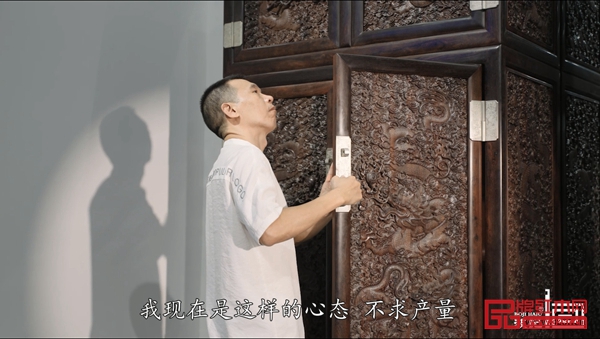 中國傳統(tǒng)工藝大師、波記紫檀館伍建波對家具的品質(zhì)要求精益求精 中國傳統(tǒng)工藝大師、波記紫檀館伍建波對家具的品質(zhì)要求精益求精