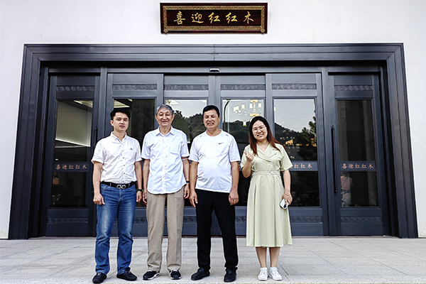 故宮專家曹靜樓探訪喜迎紅紅木健康好家具三大要素