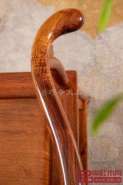 巧奪天工紅木圈椅線條與中國書法藝術有異曲同工之妙 巧奪天工紅木圈椅線條與中國書法藝術有異曲同工之妙