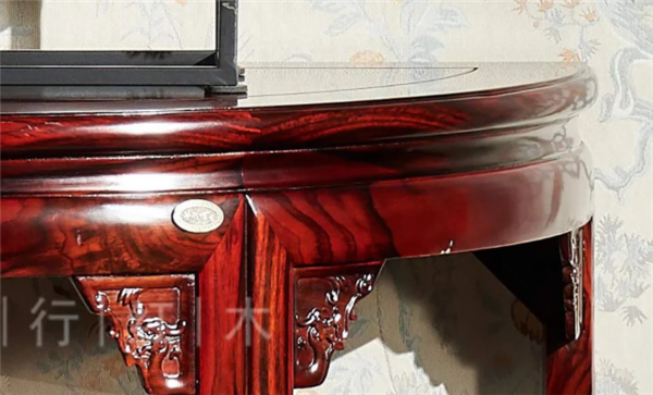 佛山紅木品牌·華行紅木為您介紹一款獨具風雅的紅木桌