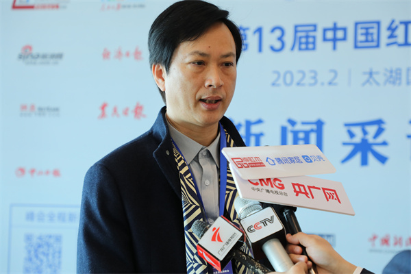 第13屆中國紅木家具品牌峰會—湖北酈泰鴻紅木產(chǎn)業(yè)園執(zhí)行董事劉冠沖接受媒體采訪