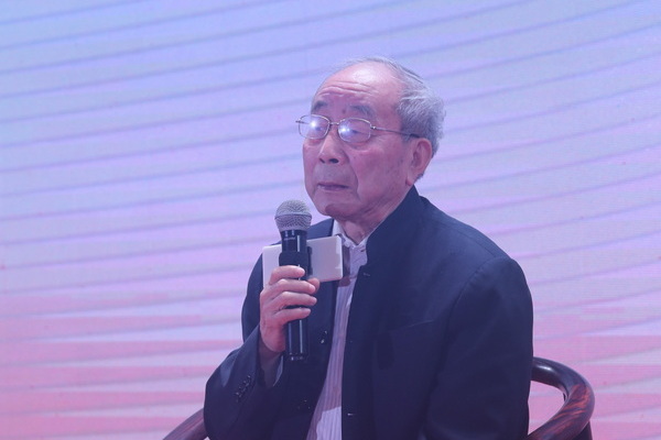 中國(guó)紅木家具技術(shù)專(zhuān)家曹新民 中國(guó)紅木家具技術(shù)專(zhuān)家曹新民