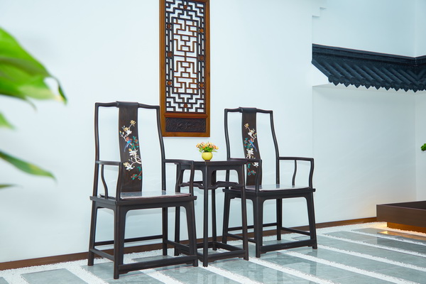 御華軒紅木精品力作《紫光檀鑲嵌寶石官帽椅》 御華軒紅木精品力作《紫光檀鑲嵌寶石官帽椅》