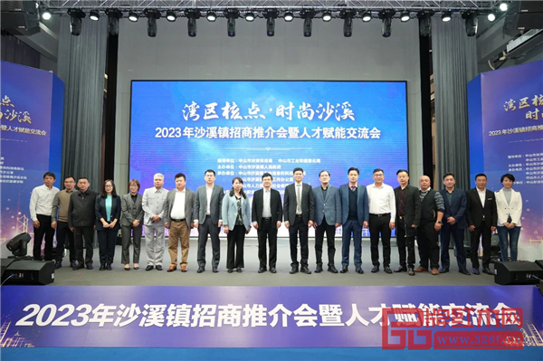 “國(guó)方家居高端定制及紅木文化展播基地”簽約成功 “國(guó)方家居高端定制及紅木文化展播基地”簽約成功