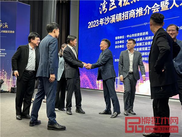 沙溪鎮(zhèn)黨委書(shū)記徐成彬?qū)?guó)方家居項(xiàng)目表示關(guān)懷 沙溪鎮(zhèn)黨委書(shū)記徐成彬?qū)?guó)方家居項(xiàng)目表示關(guān)懷