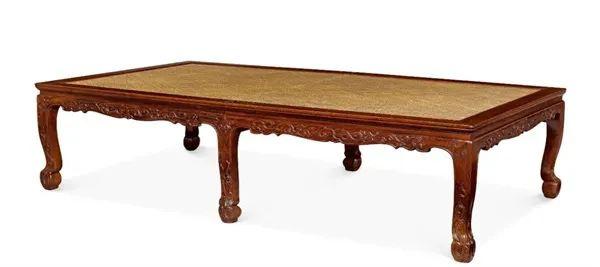 明末清初 黃花梨有束腰六足折疊榻 成交價:HK$ 36,660,000 明末清初 黃花梨有束腰六足折疊榻 成交價:HK$ 36,660,000