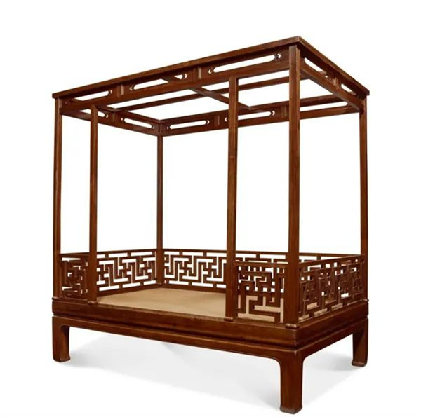 清早期 黃花梨有束腰馬蹄足卍字紋六柱架子床 成交價:HK$ 3,360,000 清早期 黃花梨有束腰馬蹄足卍字紋六柱架子床 成交價:HK$ 3,360,000