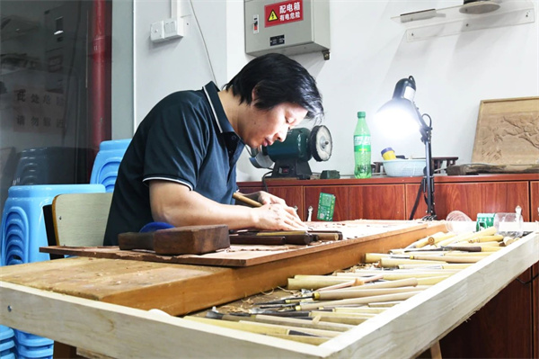 紅古軒王新民工藝大師參與創(chuàng)作 紅古軒王新民工藝大師參與創(chuàng)作