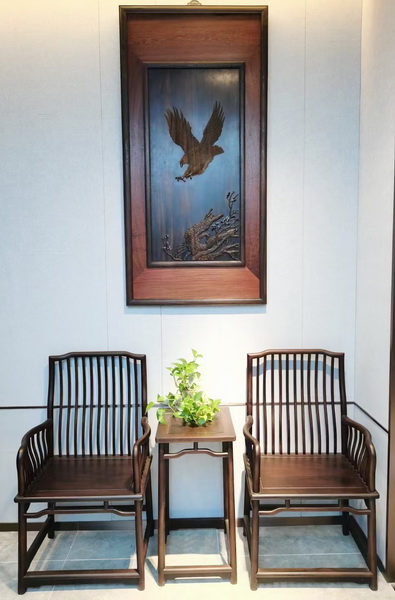 御華軒紅木絲翎檀雕《大展鴻圖》可用于居家、辦公裝飾等 御華軒紅木絲翎檀雕《大展鴻圖》可用于居家、辦公裝飾等