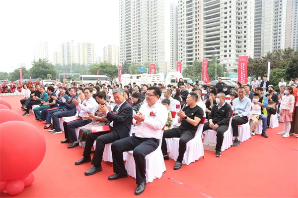 巧奪天工紅木臻品館臨沂魯商中心店開業(yè)典禮現(xiàn)場