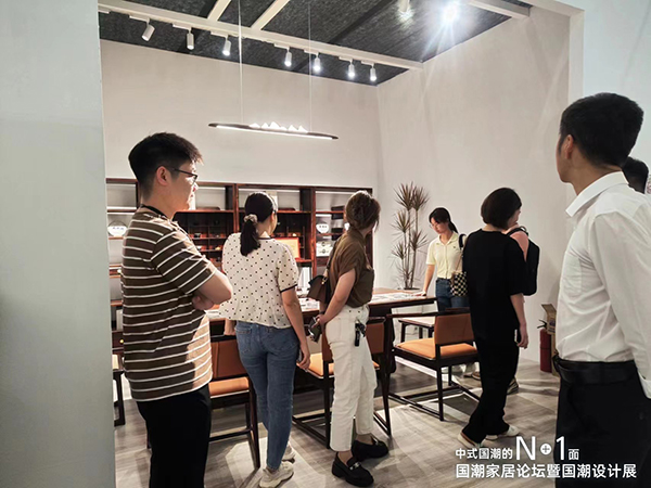 名木居·茶悅展位現(xiàn)場觀展者絡(luò)繹不絕 名木居·茶悅展位現(xiàn)場觀展者絡(luò)繹不絕