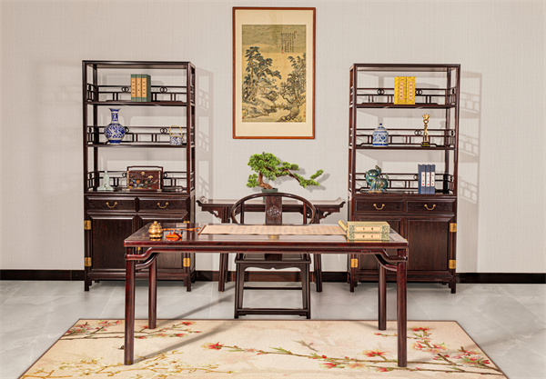 巧奪天工紅木小葉紫檀瓜棱腿 云紋畫案、亮格柜 巧奪天工紅木小葉紫檀瓜棱腿 云紋畫案、亮格柜