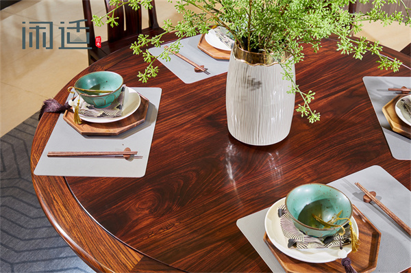 閑適紅木 | 圓桌還是方桌，三招教你輕松選擇合適餐桌