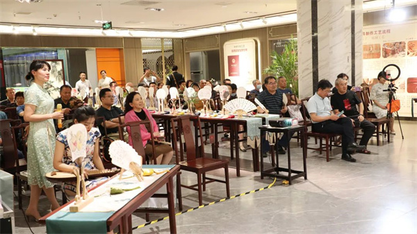 [巧遇風(fēng)流] 咫尺風(fēng)雅名家扇面邀請(qǐng)展活動(dòng)現(xiàn)場(chǎng)