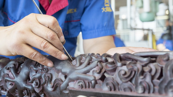 大成尚品擁有上百名匠齡達(dá)到三十年的老匠人