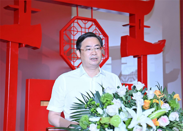 東陽市委書記樓瑯堅在開幕式上致辭 東陽市委書記樓瑯堅在開幕式上致辭