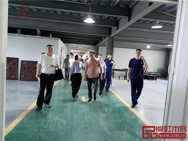 喜迎紅紅木 喜迎紅紅木