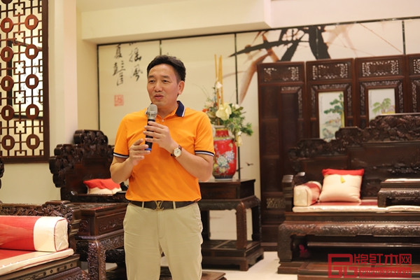 國(guó)方家居董事長(zhǎng)陳新平出席活動(dòng) 國(guó)方家居董事長(zhǎng)陳新平出席活動(dòng)