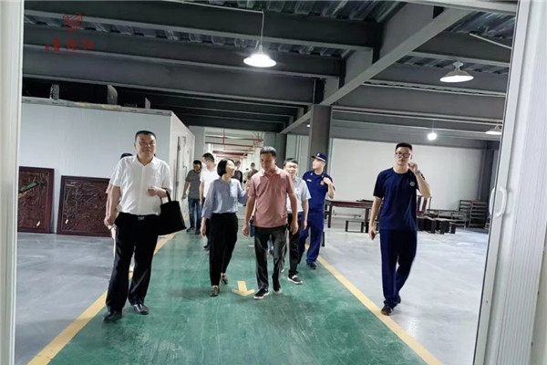 凝心聚力，共話發(fā)展 | 東陽市副市長龔杭娟帶隊調(diào)研喜迎紅紅木