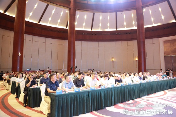 第七屆中國(中山)新中式紅木家具展開幕式現(xiàn)場嘉賓云集 第七屆中國(中山)新中式紅木家具展開幕式現(xiàn)場嘉賓云集