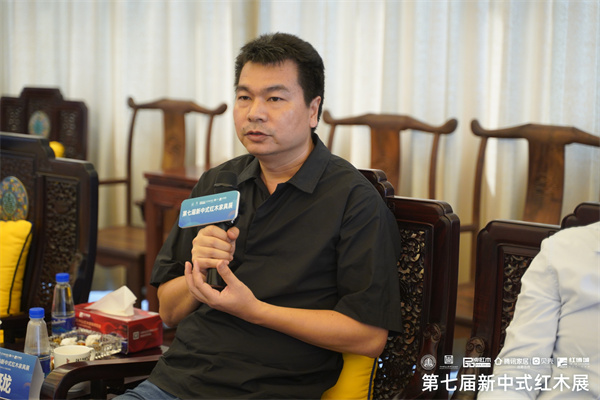 順德職業(yè)技術(shù)學(xué)院設(shè)計(jì)學(xué)院副院長(zhǎng)干瓏在新中式論壇沙龍中發(fā)表觀點(diǎn) 順德職業(yè)技術(shù)學(xué)院設(shè)計(jì)學(xué)院副院長(zhǎng)干瓏在新中式論壇沙龍中發(fā)表觀點(diǎn)