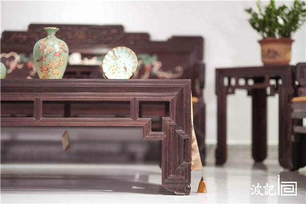 腿下承如意云頭紋足,渾厚大氣 腿下承如意云頭紋足,渾厚大氣