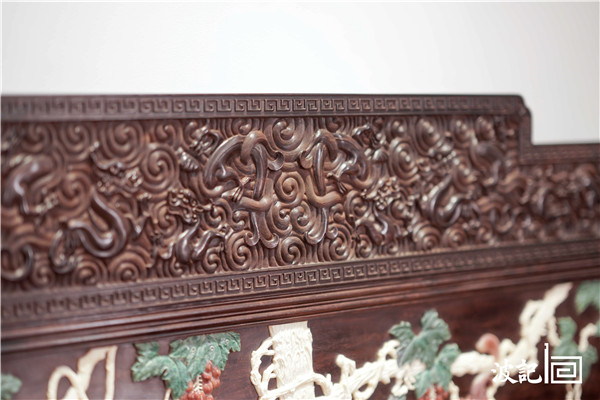 純手工精雕紋飾,出神入化、宛若天成 純手工精雕紋飾,出神入化、宛若天成
