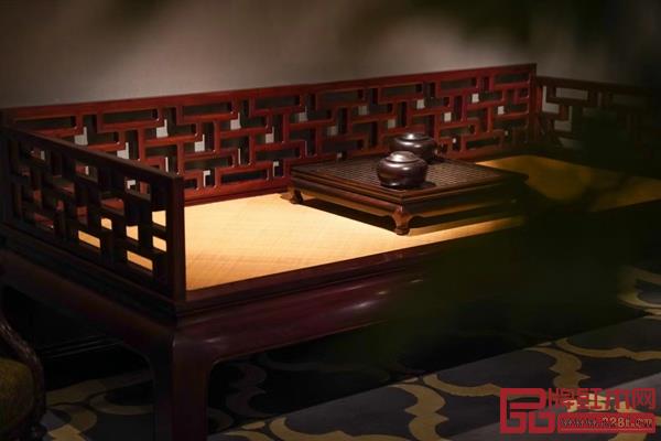 泰和園羅漢床,中式韻味十足 泰和園羅漢床,中式韻味十足