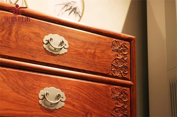 家寶紅木： 紅木斗柜，一份實(shí)用與藝術(shù)的完美融合（寶鷹紅木）