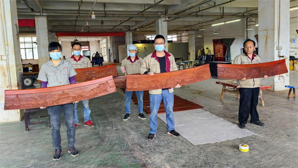 明堂家居工匠用精湛手藝詮釋何為“工匠精神” 明堂家居工匠用精湛手藝詮釋何為“工匠精神”