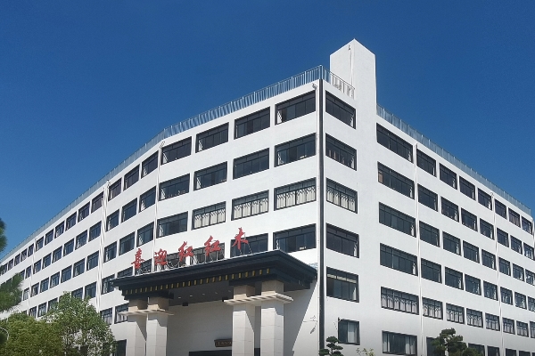 紅木小Q探店|喜迎紅紅木：五年鉆研，用環(huán)保水性漆工藝鑄造高品質(zhì)家居生活