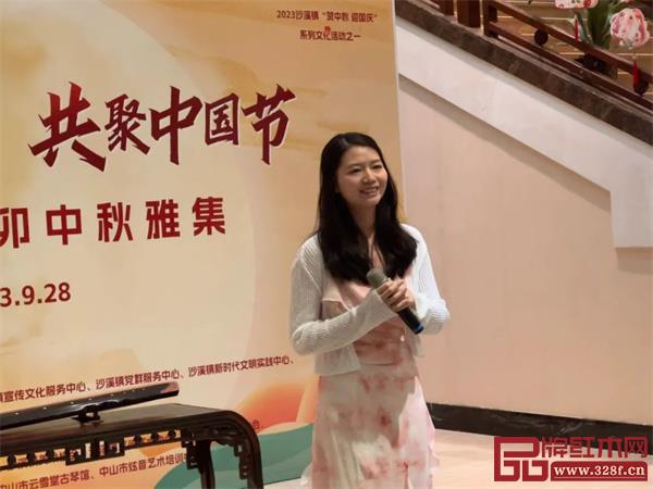 藝術(shù)家們?cè)诂F(xiàn)場(chǎng)為現(xiàn)場(chǎng)觀眾施展才情 藝術(shù)家們?cè)诂F(xiàn)場(chǎng)為現(xiàn)場(chǎng)觀眾施展才情