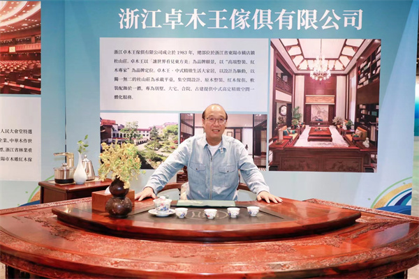 杜承三大師攜作品《中國(guó)夢(mèng)富春山居和諧茶臺(tái)》亮相浙澳名優(yōu)品展 杜承三大師攜作品《中國(guó)夢(mèng)富春山居和諧茶臺(tái)》亮相浙澳名優(yōu)品展