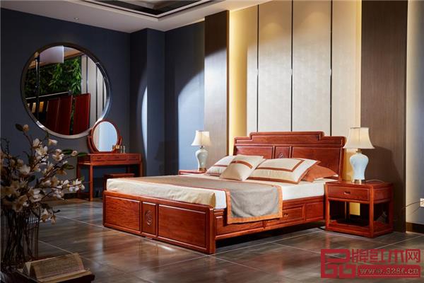 雅宋紅木《明月大床》沿用了榫卯工藝，古老工藝與名貴材料相輔相成