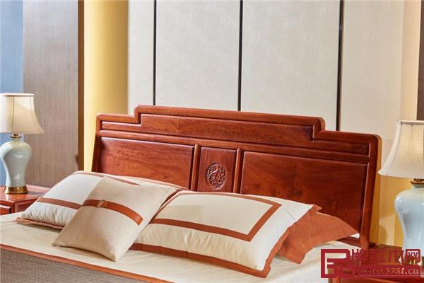 雅宋紅木《明月大床》，兼具藝術性與舒適感