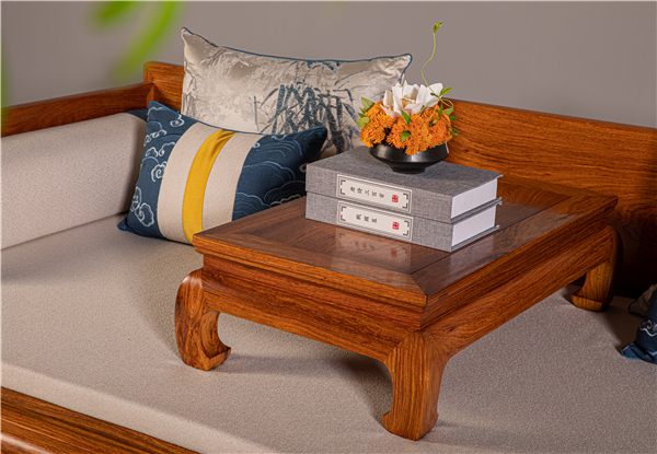 羅漢床作為古時待客的最高級別,極具陳設(shè)性與觀賞性 羅漢床作為古時待客的最高級別,極具陳設(shè)性與觀賞性