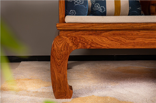 巧奪天工紅木該羅漢床整體層次感極強 巧奪天工紅木該羅漢床整體層次感極強