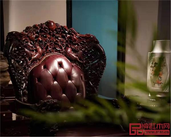 《雕龍沙發(fā)》,奢侈用料,稀世精品 《雕龍沙發(fā)》,奢侈用料,稀世精品