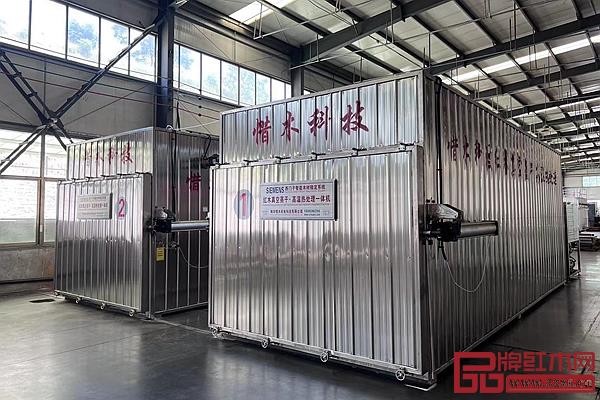 “烘干”與“穩(wěn)定”一體機(jī)在巧奪天工紅木使用現(xiàn)場(chǎng)