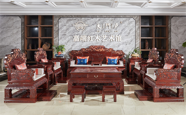 東陽(yáng)紅酸枝制造商大門(mén)戶紅木：于光影流動(dòng)中，細(xì)賞生活的流光
