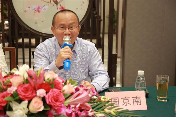 故宮博物院研究員、明清宮廷家具專家周京南總結(jié)發(fā)言 故宮博物院研究員、明清宮廷家具專家周京南總結(jié)發(fā)言