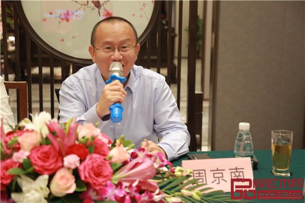 故宮博物院研究員、明清宮廷家具專(zhuān)家周京南發(fā)言 故宮博物院研究員、明清宮廷家具專(zhuān)家周京南發(fā)言