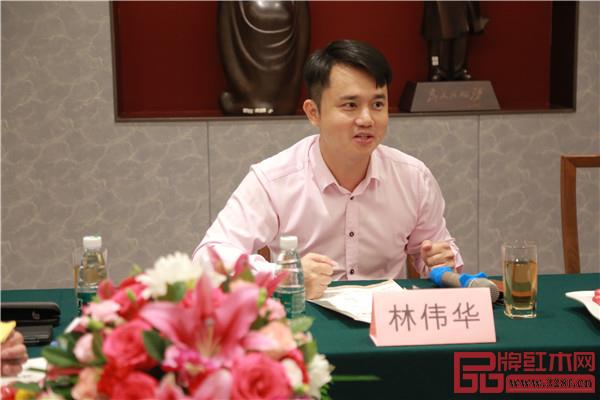 中山市紅木古典學(xué)會(huì)會(huì)長(zhǎng)、品牌紅木CEO林偉華發(fā)言 中山市紅木古典學(xué)會(huì)會(huì)長(zhǎng)、品牌紅木CEO林偉華發(fā)言